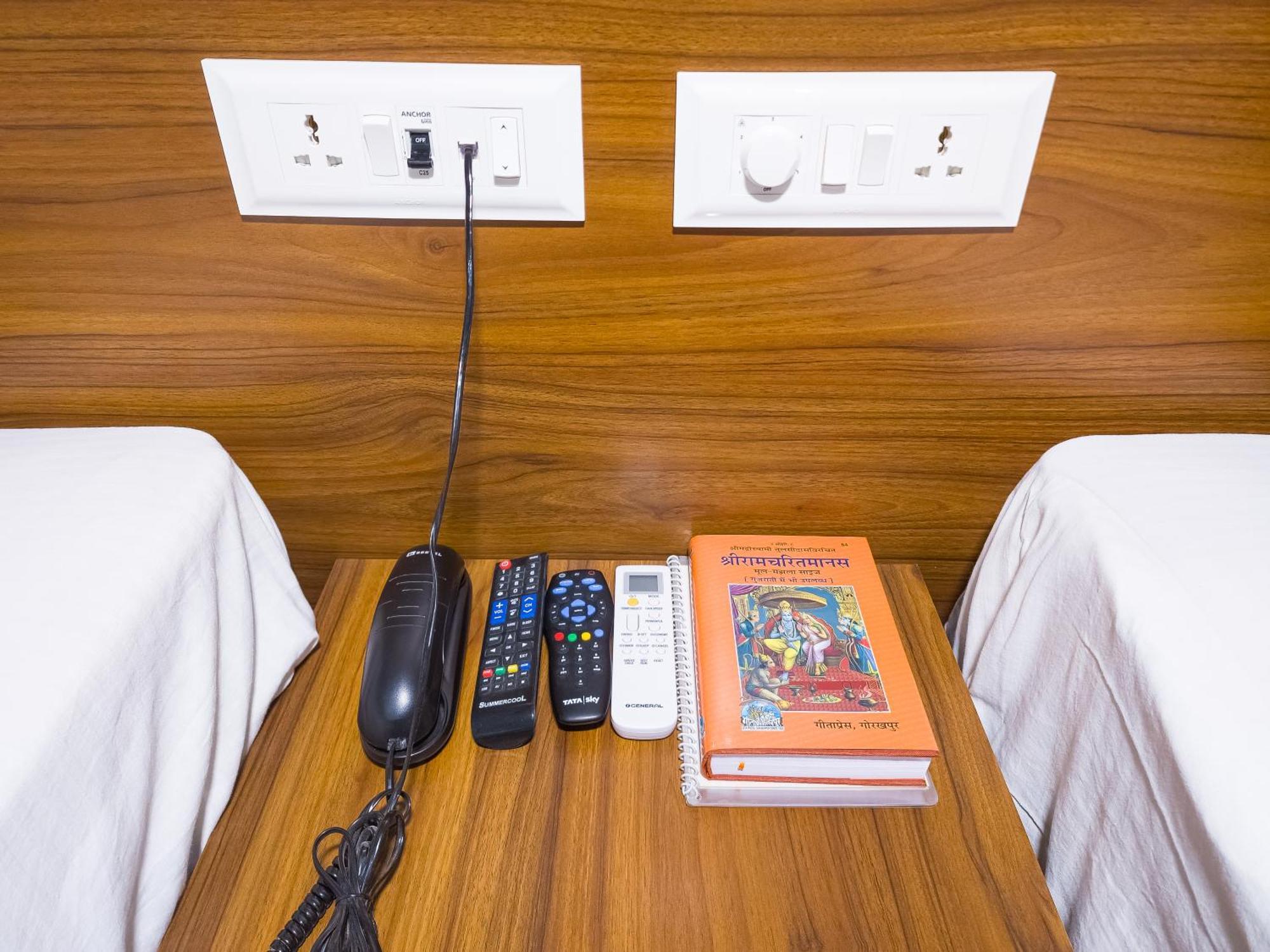 Hotel Amritara Ramila Kutir Ayodhya Esterno foto