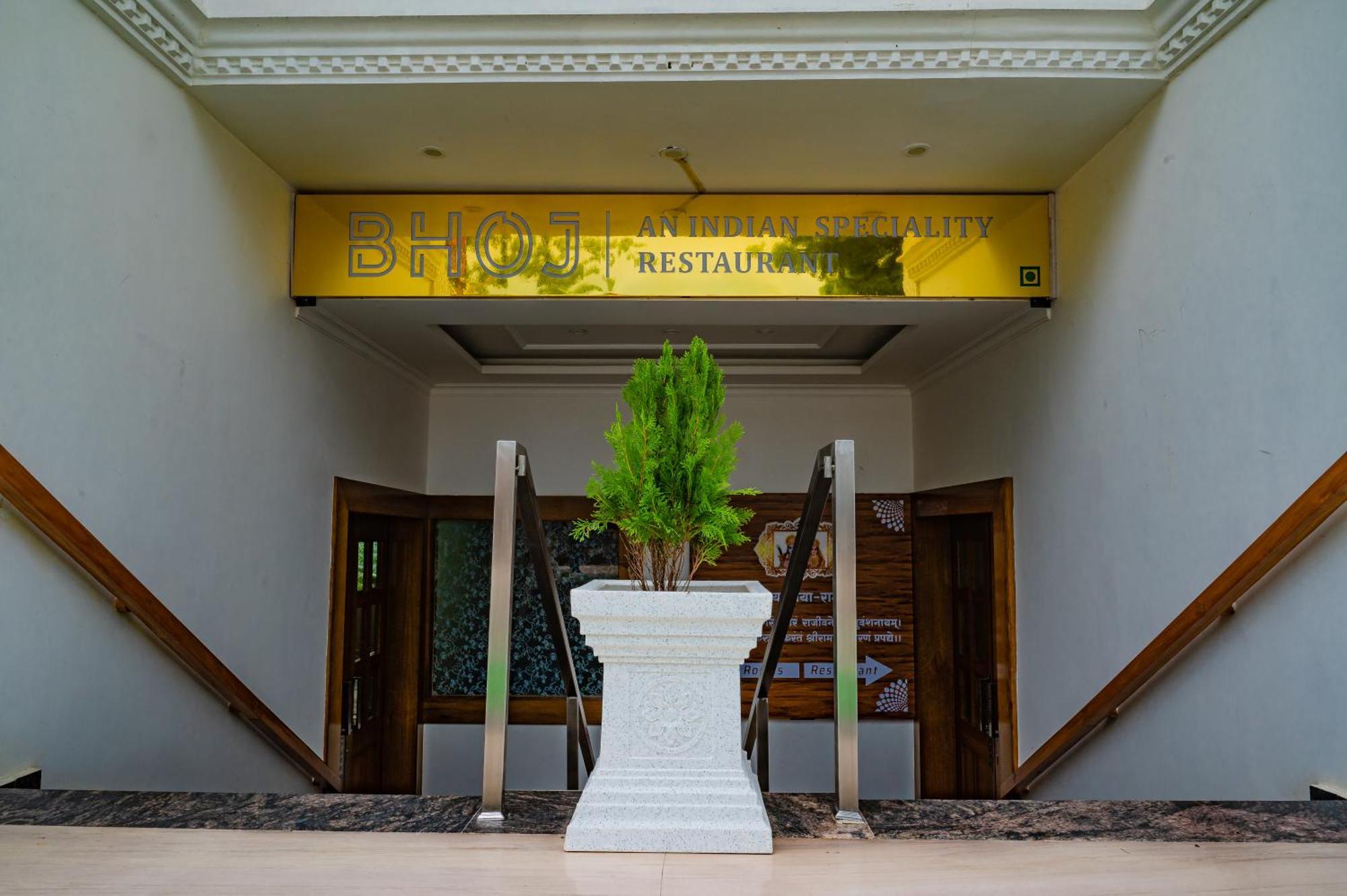 Hotel Amritara Ramila Kutir Ayodhya Esterno foto