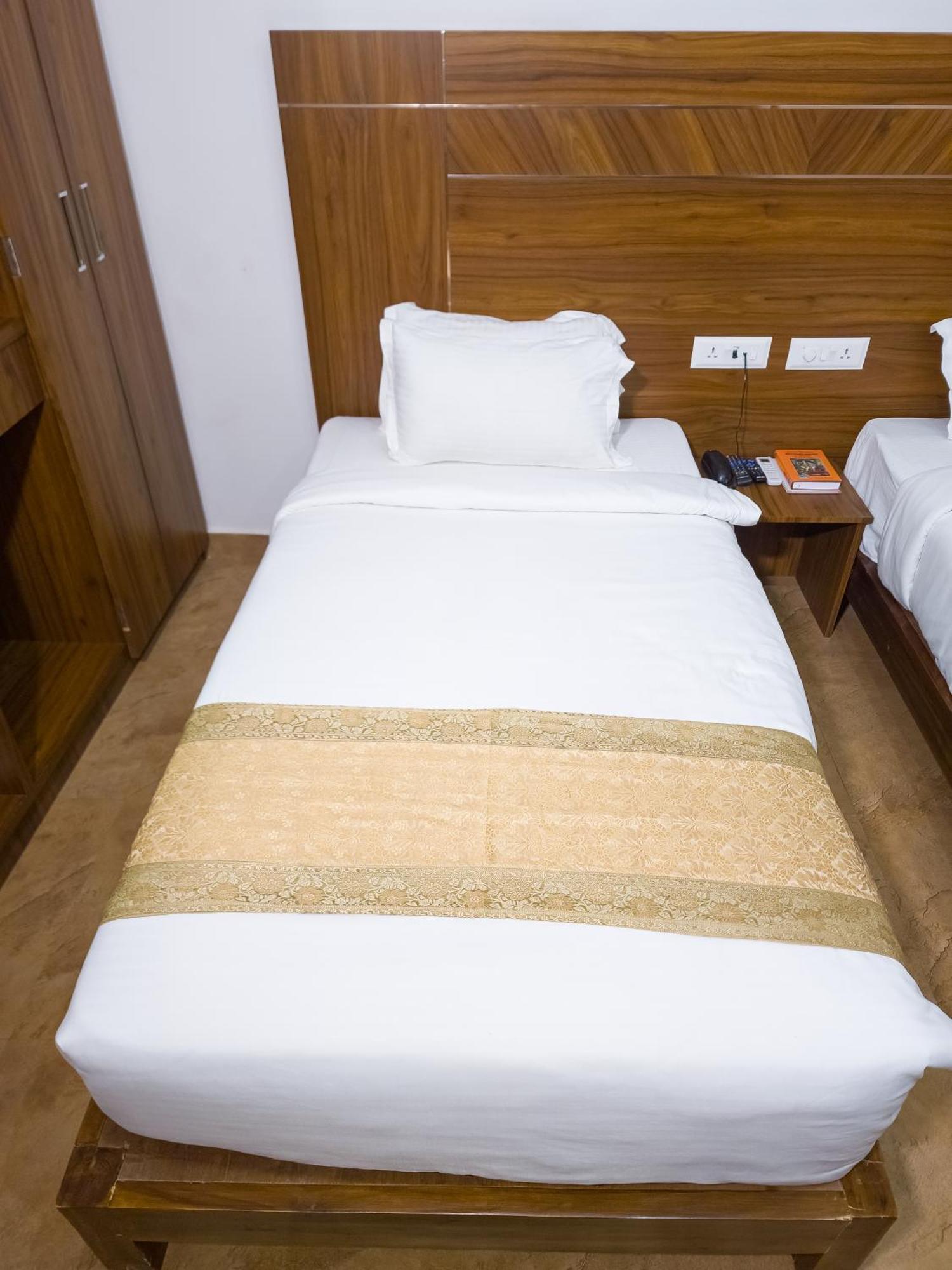 Hotel Amritara Ramila Kutir Ayodhya Esterno foto
